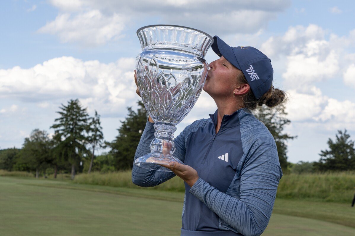 Linnea Strom spara 11-under 60 per superare un disavanzo di 7 colpi, vincere il ShopRite LPGA Classic di un colpo